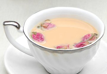 <b>初春午后喝一杯玫瑰奶茶</b>